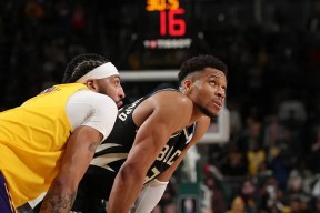 蒂姆连续十五场比赛得分超过关键助攻，C9挑战极限！的简单介绍